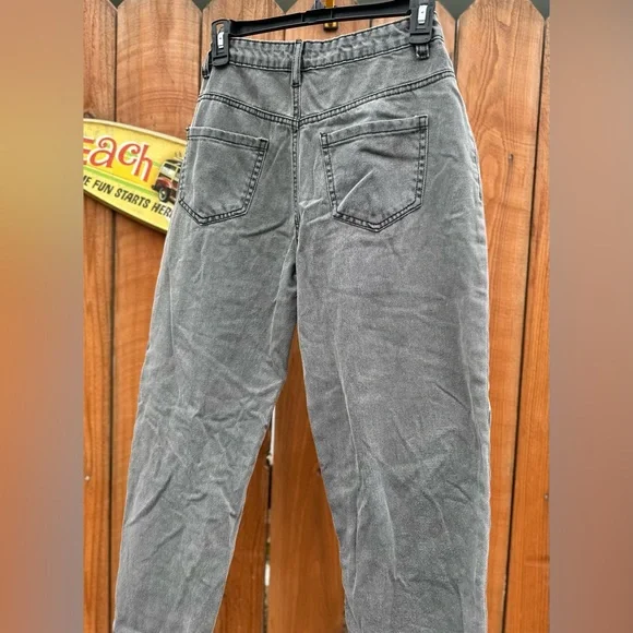 Boohoo Baggy Boyfriend Distressed Grey Jeans Size 2 NWT - Picture 5 of 8
